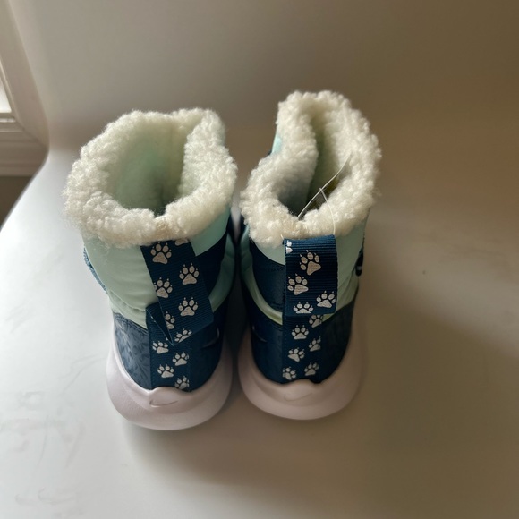 Nike Flex Advance Boot SE. Blue and silver toddler unisex boot. Plush and comfy - Picture 2 of 5